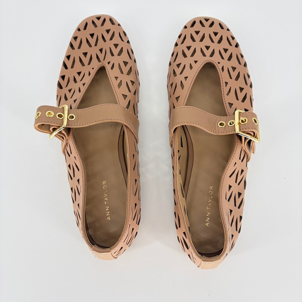 Ann Taylor Tan Leather Laser Cut Mary Jane Flats Gold Buckle Shoes Womens 6.5M - Picture 5 of 8
